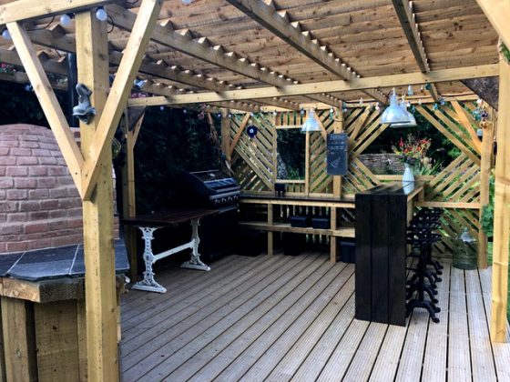 Outdoor Kitchen- & BBQ Area