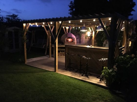 Outdoor Kitchen- & BBQ Area