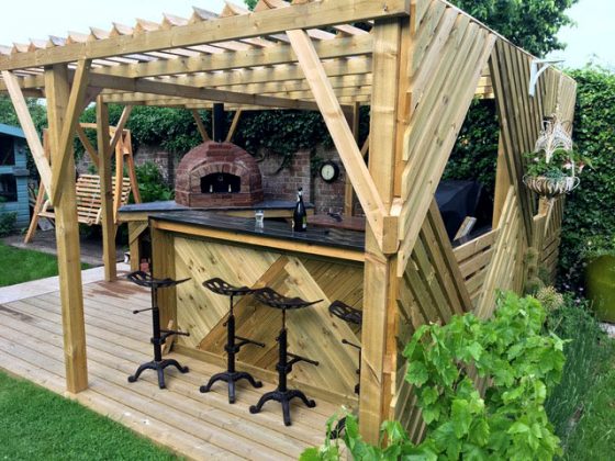 Outdoor Kitchen- & BBQ Area