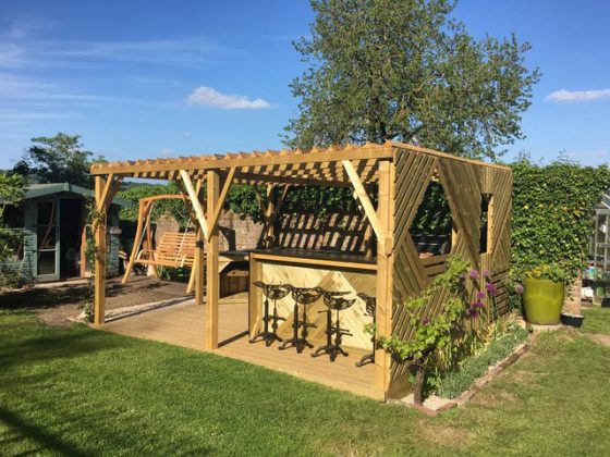 Outdoor Kitchen- & BBQ Area